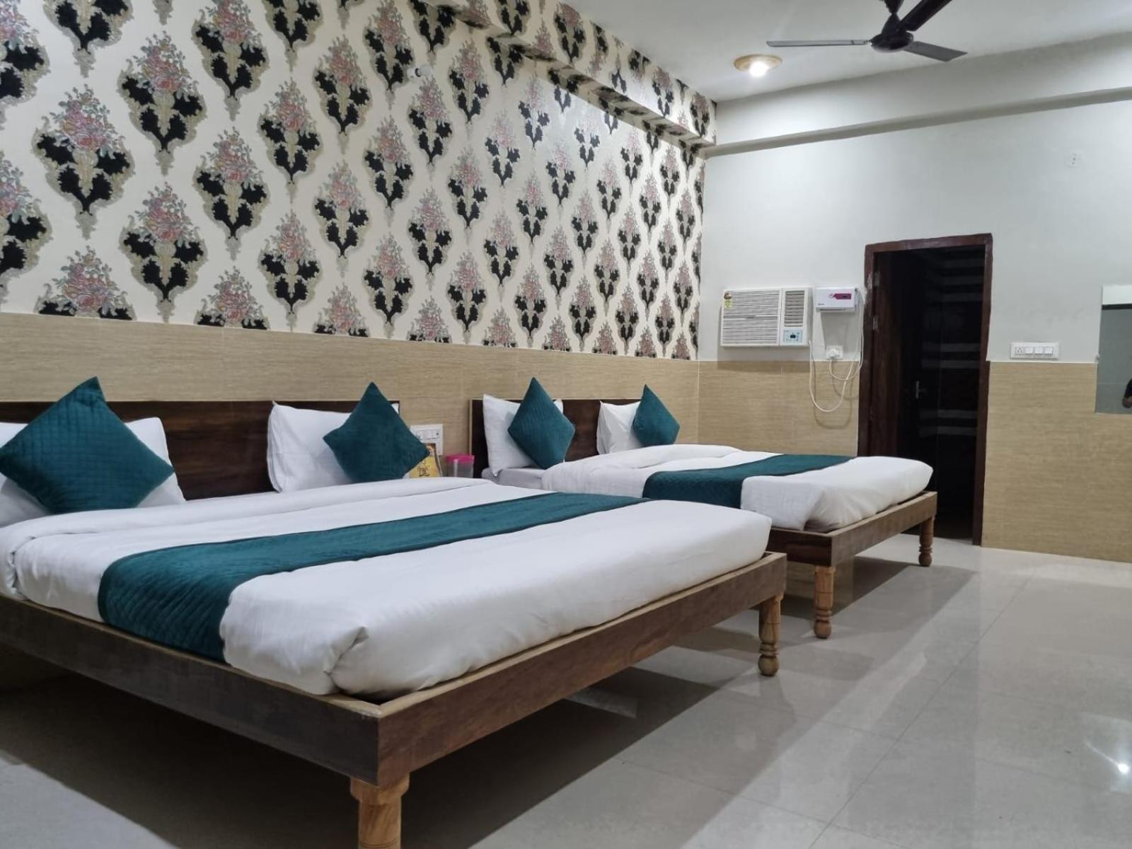 Hotel Vrindavan Prosperity Exterior foto