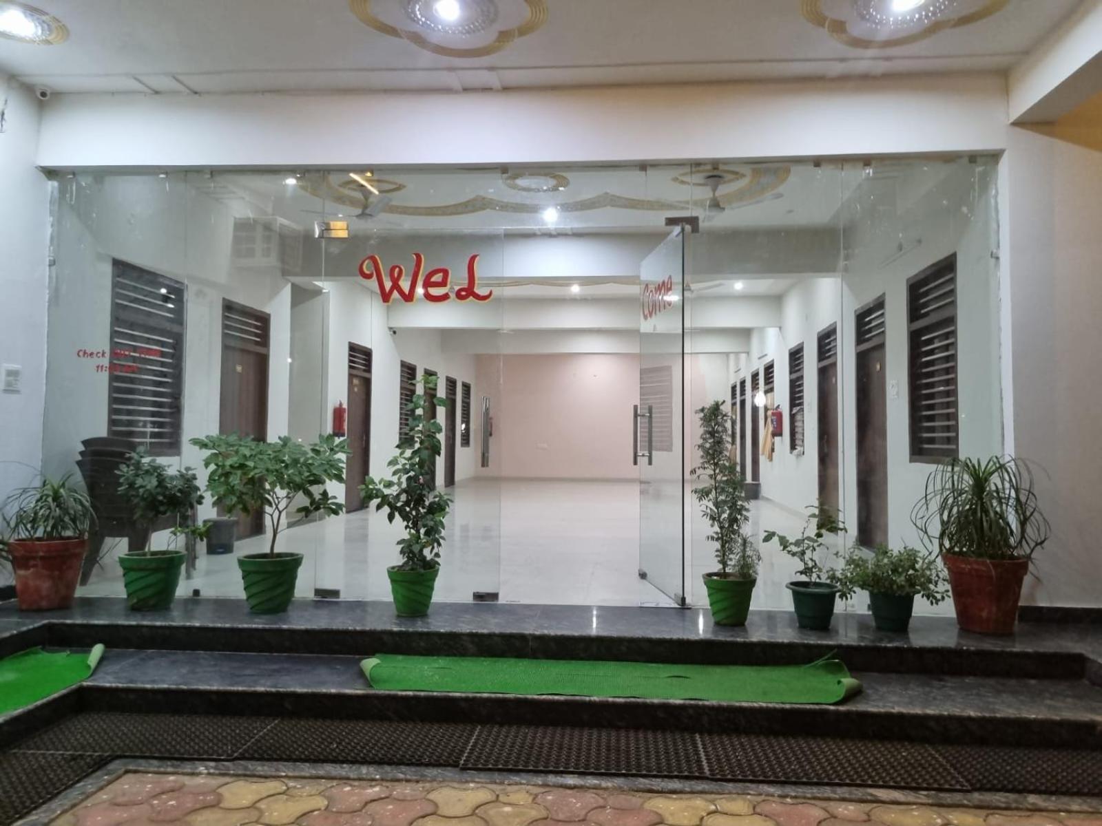 Hotel Vrindavan Prosperity Exterior foto