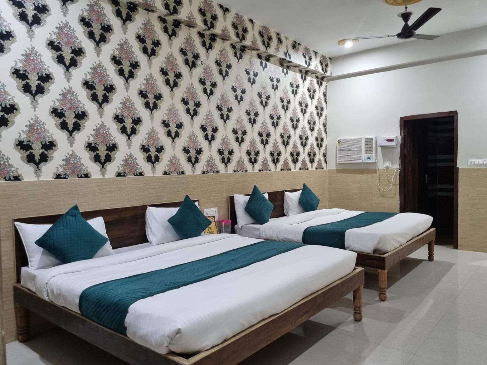 Hotel Vrindavan Prosperity Exterior foto