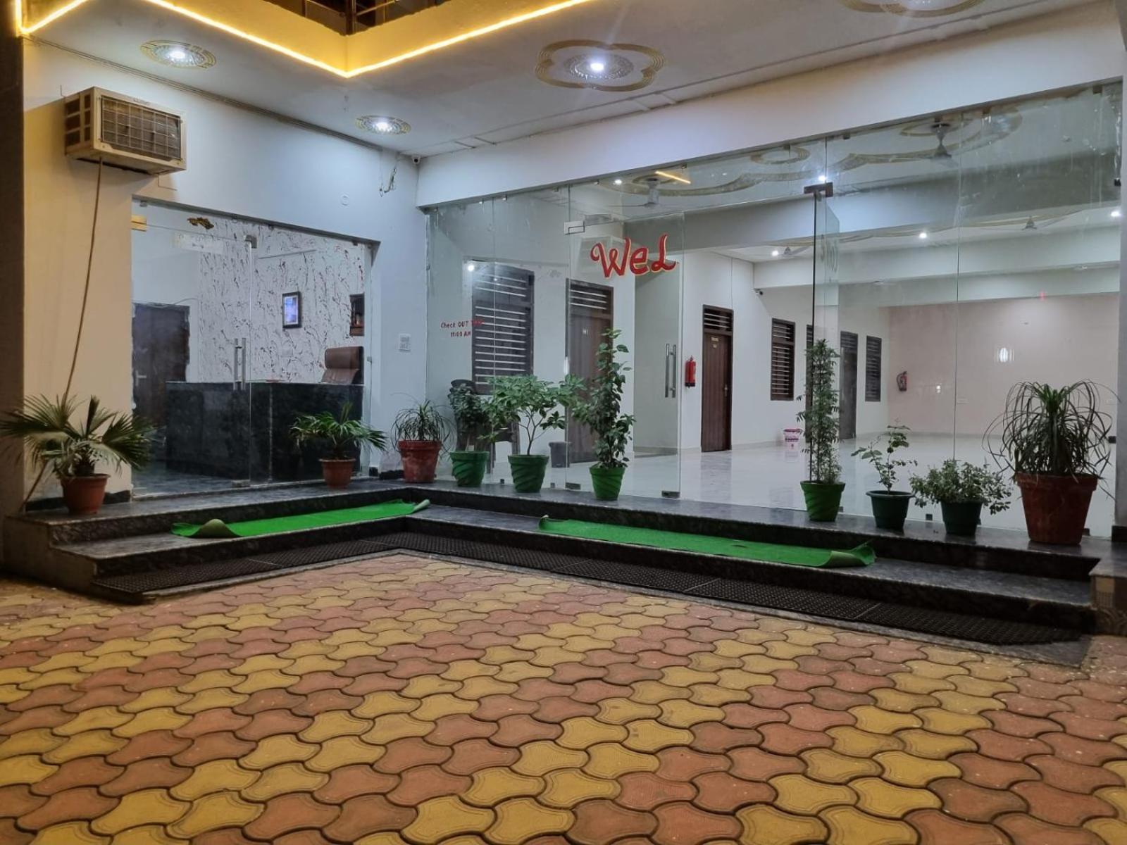 Hotel Vrindavan Prosperity Exterior foto